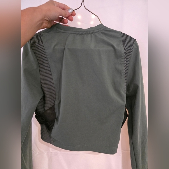 Nike Pro Aeroadapt Women's Green Long Sleeve Athletic Top Small - Picture 4 of 4